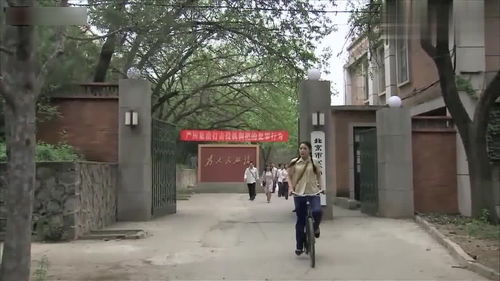 春明拉着涛子赚外快,早上在面包厂上班,晚上去工地拉石子