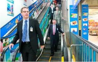 钱宇锋 深度剖析 于刚怎样失去视若亲生子的1号店 在上海张江高科科技园园区北侧,有三座小楼,是壹药网的总部 这里距离1号店在张江的办公楼仅一墙之隔 壹药网是中国第一批获得