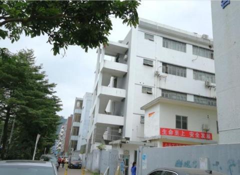 深圳西乡两个大工厂搬走,感觉一下子空了好多,冷冷清清