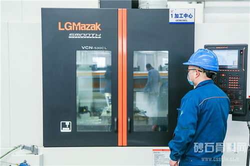 高效节能砂石环保技术及应用研讨会嘉宾参观景津环保工厂